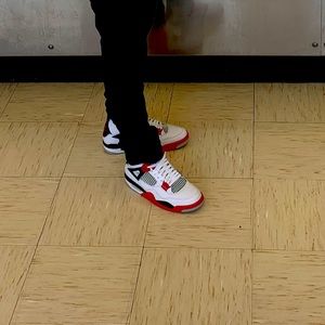 Jordan 4s deadstock
